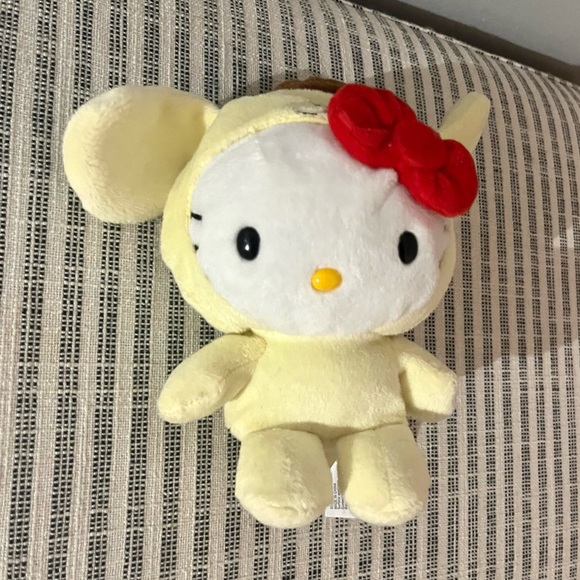 🎉RARE🎉 - Sanrio limited edition Hello Kitty dressed as Pompompurin costume - Picture 4 of 11